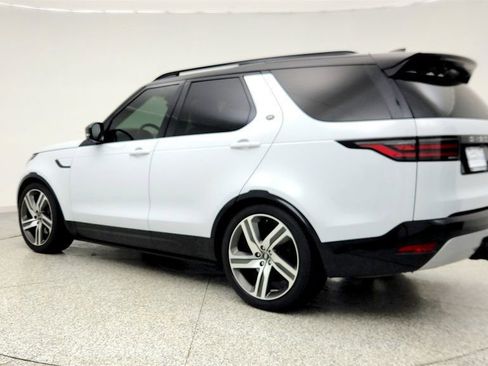 Used 2023 Land Rover Discovery Metropolitan Edition image 7