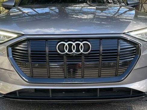 Used 2021 Audi e-tron Premium w/ Convenience Plus Package image 11