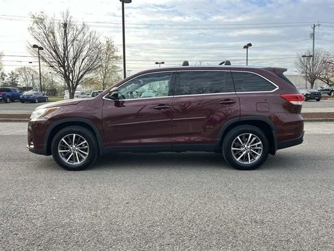 Used 2019 Toyota Highlander XLE w/ Carpet Mat Package (TMS) image 6