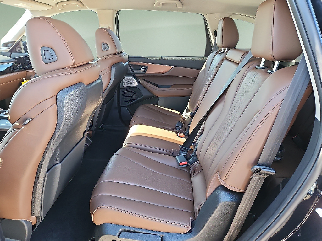 Certified 2026 Acura MDX w/ Technology Package FWD image 9
