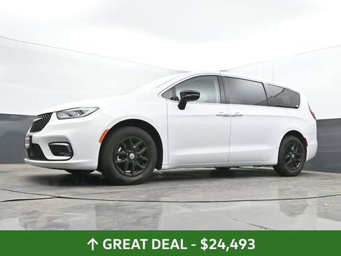 Used 2024 Chrysler Pacifica Touring-L FWD image 50
