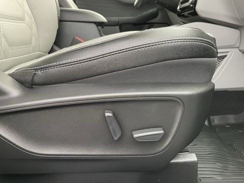 Used 2023 Ford Escape SE w/ PHEV Premium Package image 43