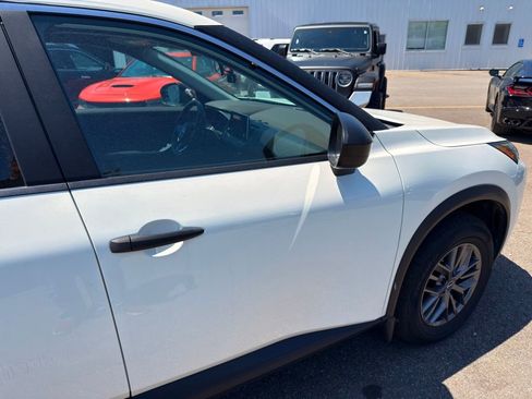 Used 2023 Nissan Rogue S AWD/4WD image 6