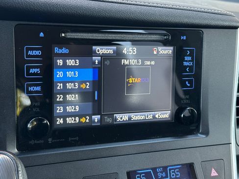 Used 2017 Toyota Sienna SE FWD image 20