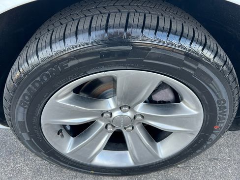 Used 2020 Dodge Challenger SXT image 3