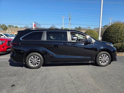 Certified 2023 Toyota Sienna LE image 13