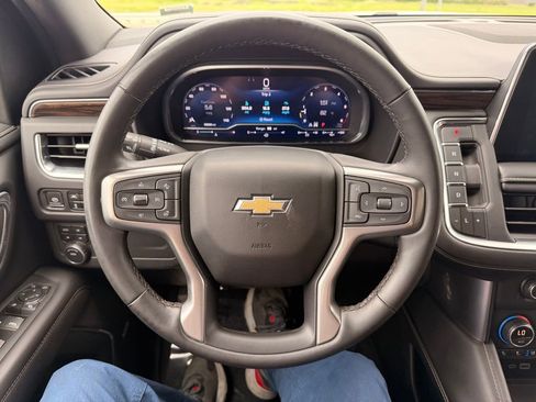 Used 2023 Chevrolet Suburban Premier AWD/4WD image 5