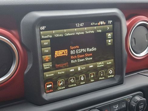 Used 2023 Jeep Wrangler Rubicon w/ Cold Weather Group image 18