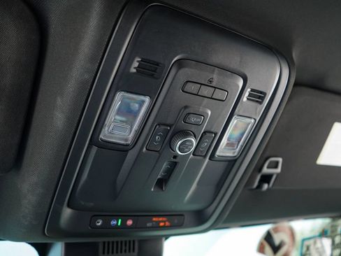 Used 2024 GMC Yukon XL SLT w/ SLT Luxury Package AWD/4WD image 11