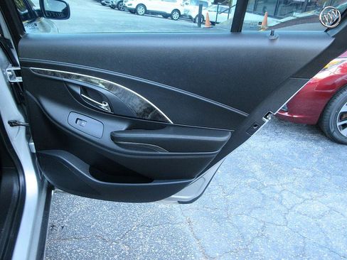 Used 2015 Buick LaCrosse image 25