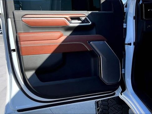 Used 2025 GMC Sierra 2500 Denali Ultimate image 18