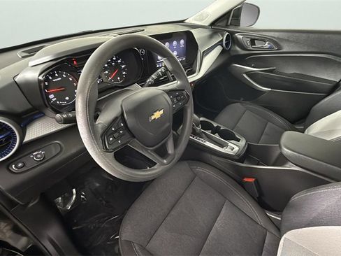 Used 2024 Chevrolet Trax LS w/ LS Convenience Package image 18