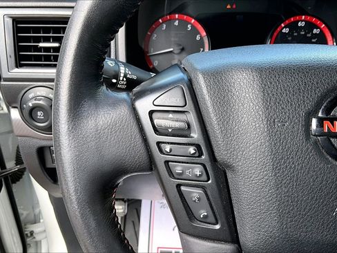 Used 2021 Nissan Titan PRO-4X w/ Pro-4x Convenience Package AWD/4WD image 12