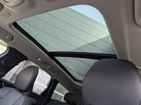 Used 2025 Volvo V90 B6 Cross Country Ultra w/ Protection Package Premier image 16