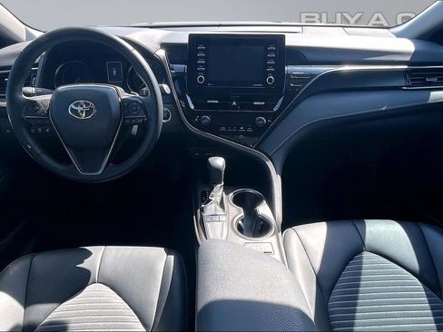 Used 2022 Toyota Camry SE w/ Cold Weather Package FWD image 16