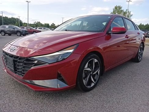 Used 2023 Hyundai Elantra Limited FWD image 7
