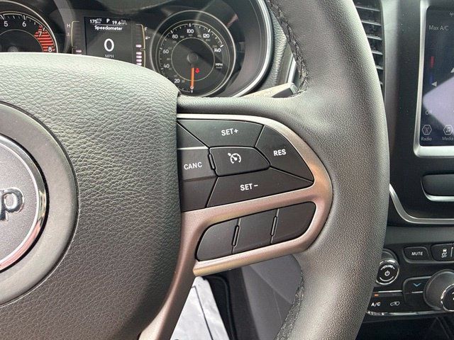 Used 2022 Jeep Cherokee Latitude AWD/4WD image 22