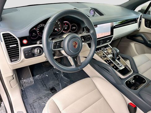 Used 2023 Porsche Cayenne Platinum Edition AWD/4WD image 9
