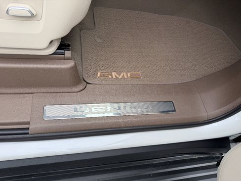 Used 2022 GMC Yukon Denali AWD/4WD image 21