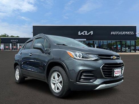 Used 2017 Chevrolet Trax LT w/ LT Convenience Package image 1