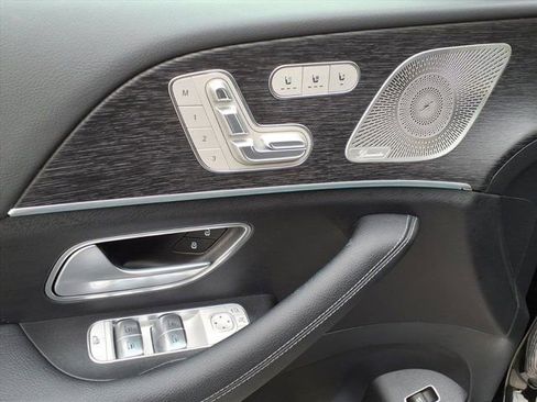 Used 2025 Mercedes-Benz GLS 450 4MATIC image 13