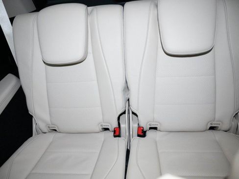 New 2026 Mercedes-Benz GLS 450 4MATIC image 16