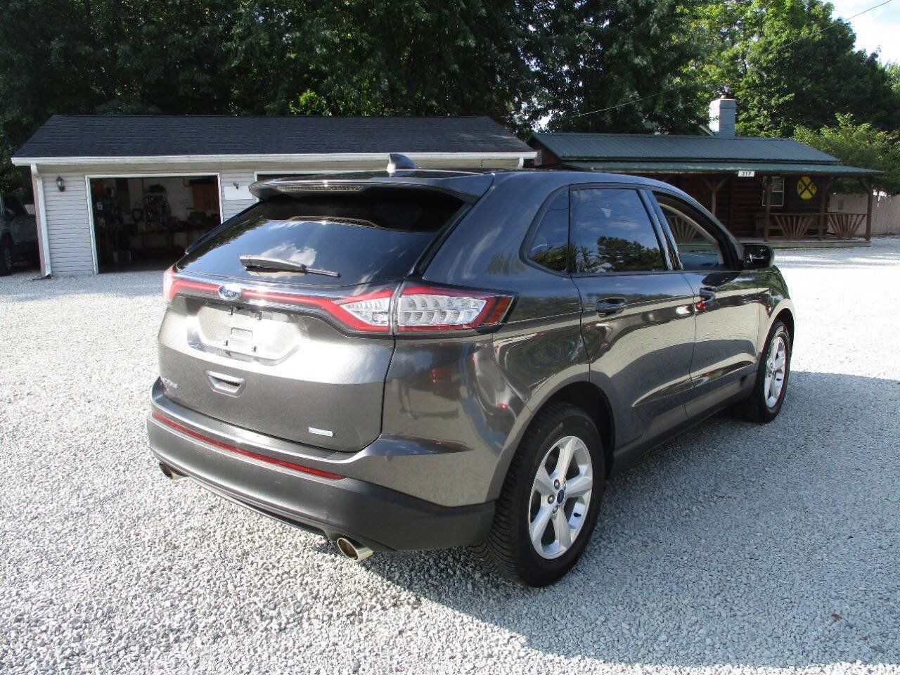 Used 2017 Ford Edge SE w/ Cargo Accessory Package FWD image 5