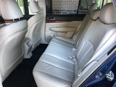 Used 2011 Subaru Outback 3.6R Limited image 7