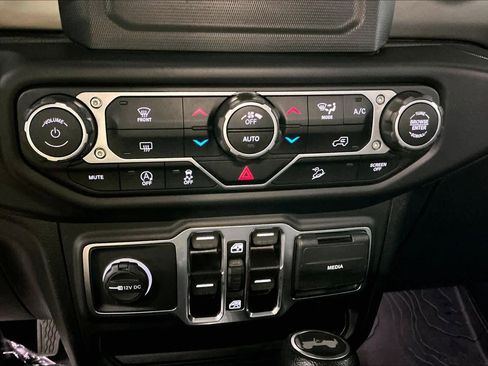 Used 2021 Jeep Wrangler Unlimited Sport image 32