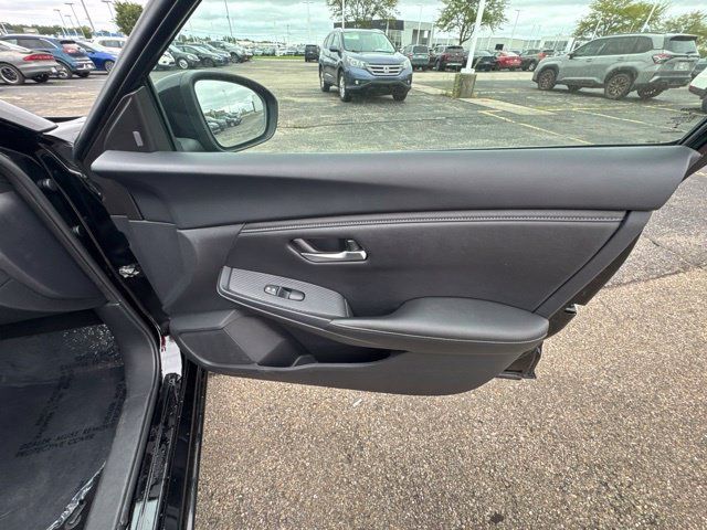 Used 2024 Nissan Sentra SV FWD image 16