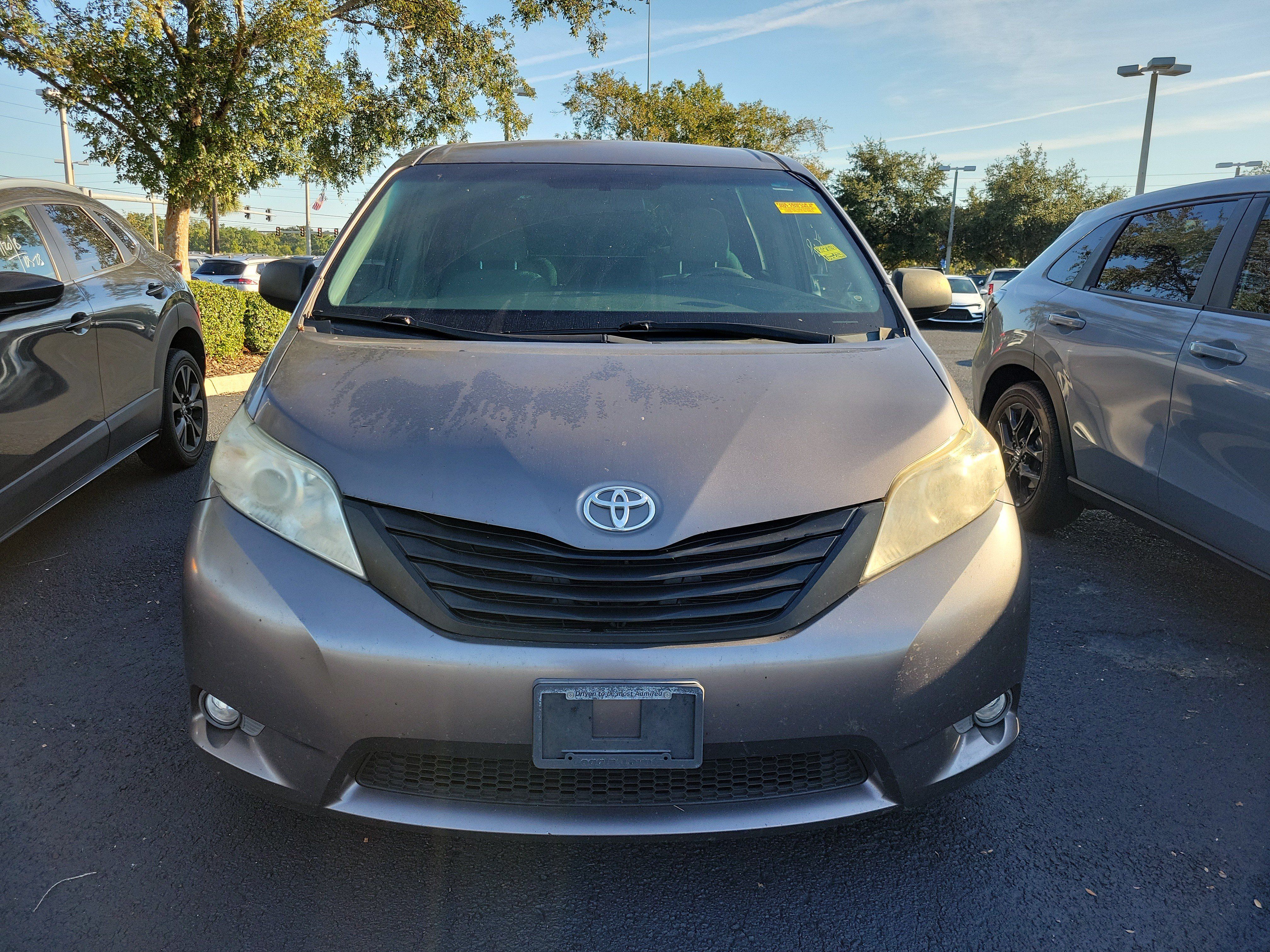 Used 2015 Toyota Sienna L FWD image 2