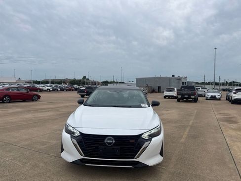 Certified 2024 Nissan Sentra SR w/ SR Premium Package FWD image 4