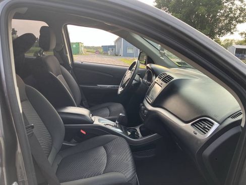 Used 2018 Dodge Journey SXT w/ Premium Group FWD image 3