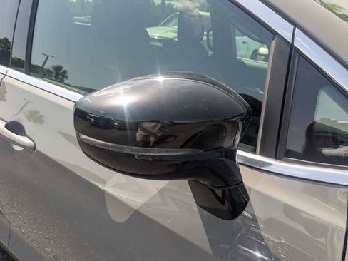 Used 2025 Chrysler Pacifica Select FWD image 12