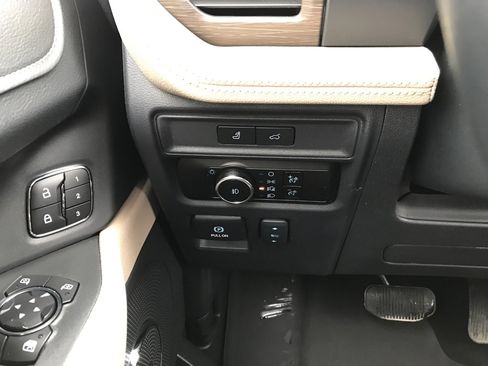 Used 2024 Ford Expedition Limited image 18