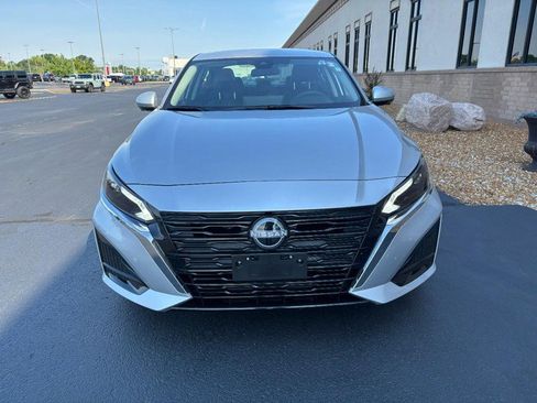 Used 2025 Nissan Altima 2.5 SL FWD image 9