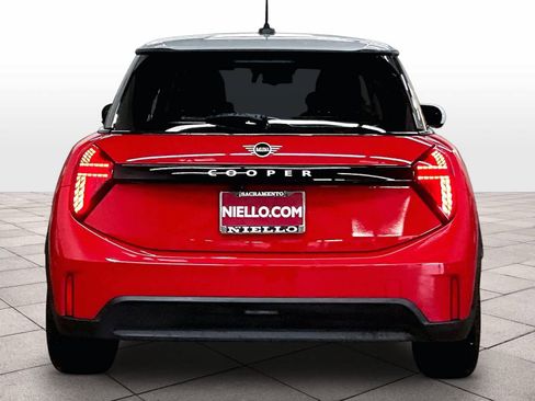 Used 2025 MINI Cooper 2-Door Hardtop image 6