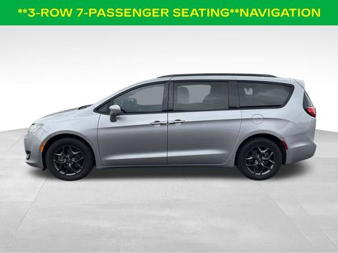 Used 2020 Chrysler Pacifica Touring-L Plus FWD image 3