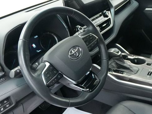 Used 2021 Toyota Highlander Limited image 12