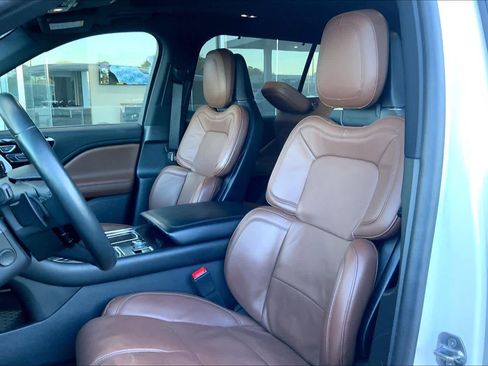 Used 2023 Lincoln Aviator Reserve w/ Equipment Group 201A image 7