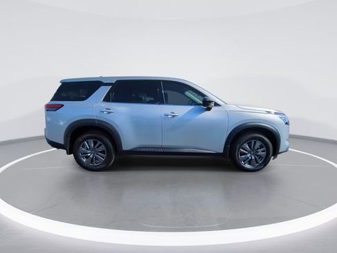 Used 2025 Nissan Pathfinder S image 9
