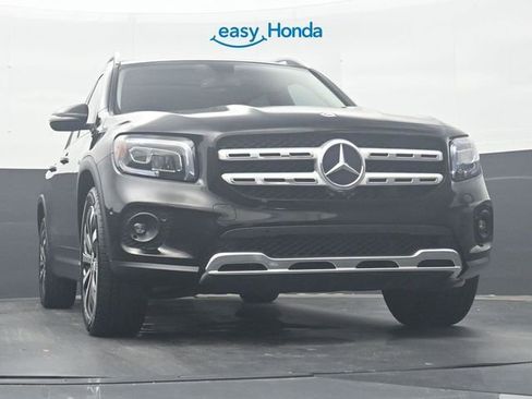 Used 2021 Mercedes-Benz GLB 250 w/ Premium Package image 28
