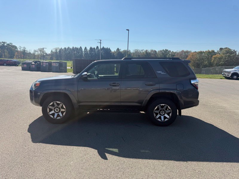 Used 2022 Toyota 4Runner TRD Off-Road Premium AWD/4WD image 17