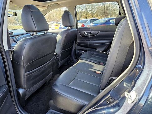 Used 2016 Nissan Rogue SL w/ SL Premium Package image 9