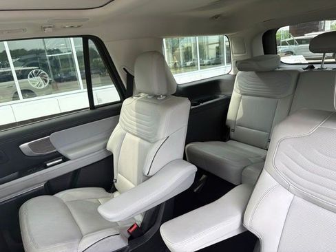 Used 2025 Ford Expedition Platinum w/ Platinum Ultimate Package AWD/4WD image 35