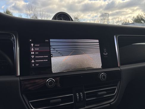 Certified 2024 Porsche Macan S image 21