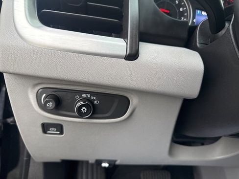 Used 2023 GMC Terrain SLE w/ Driver Convenience Package image 19