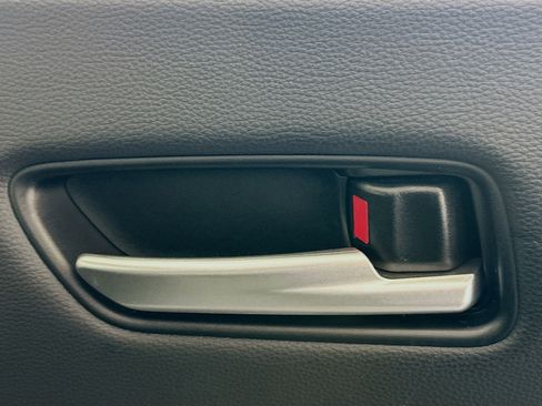 Used 2023 Toyota Corolla Cross XLE image 27