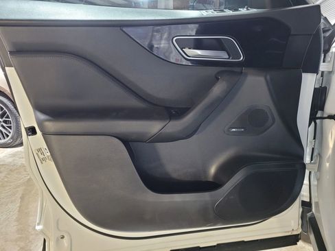 Used 2018 Jaguar F-PACE image 14