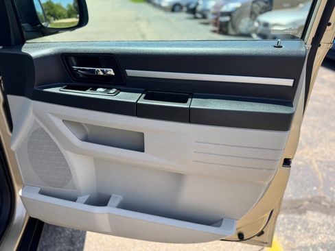 Used 2010 Dodge Grand Caravan SE image 18